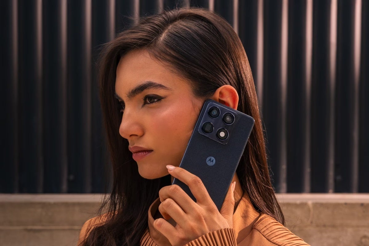 Motorola signature promotional image in Carbon color