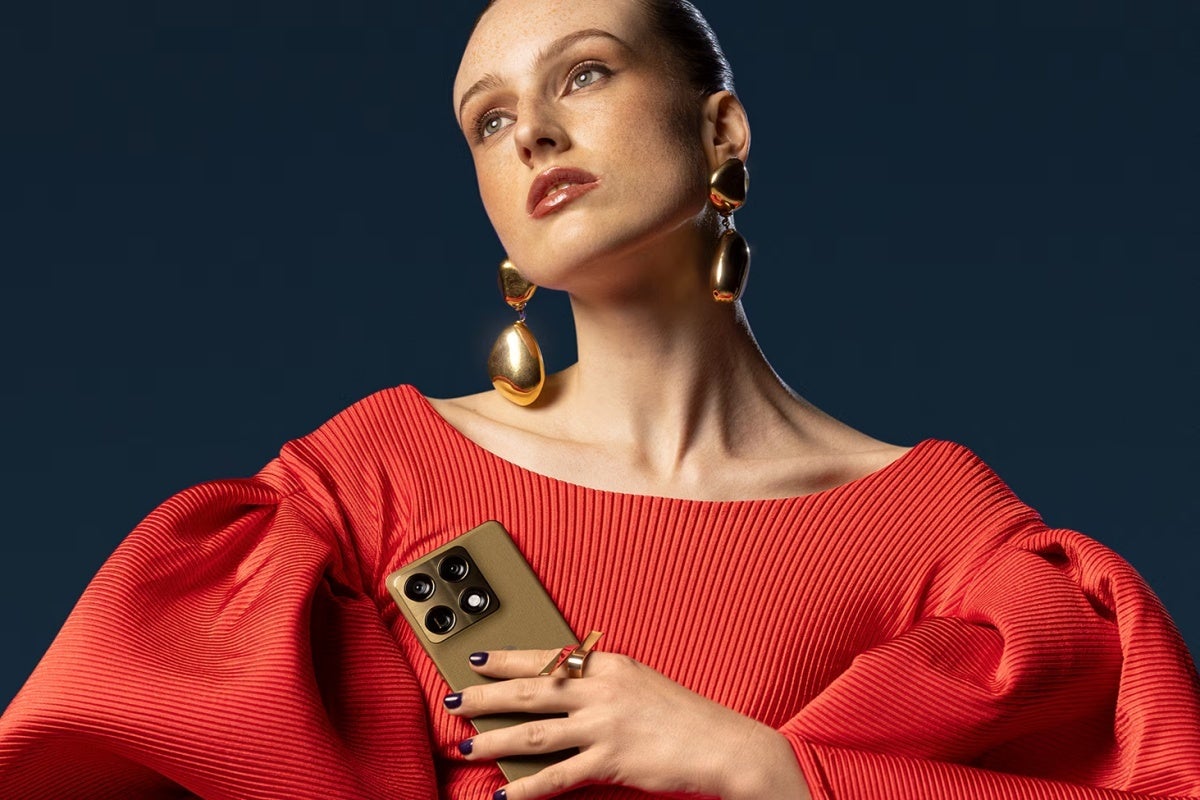 Motorola Signature promo image in Martini Olive color