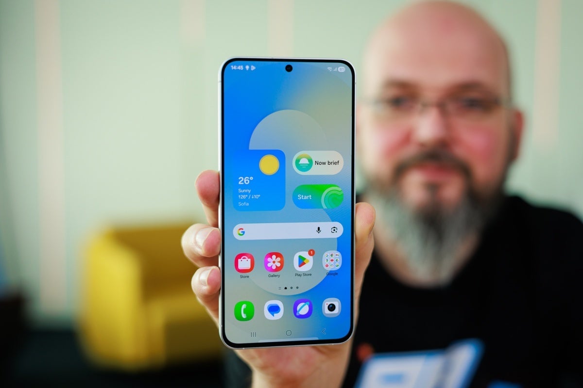 Samsung Galaxy S25 FE display