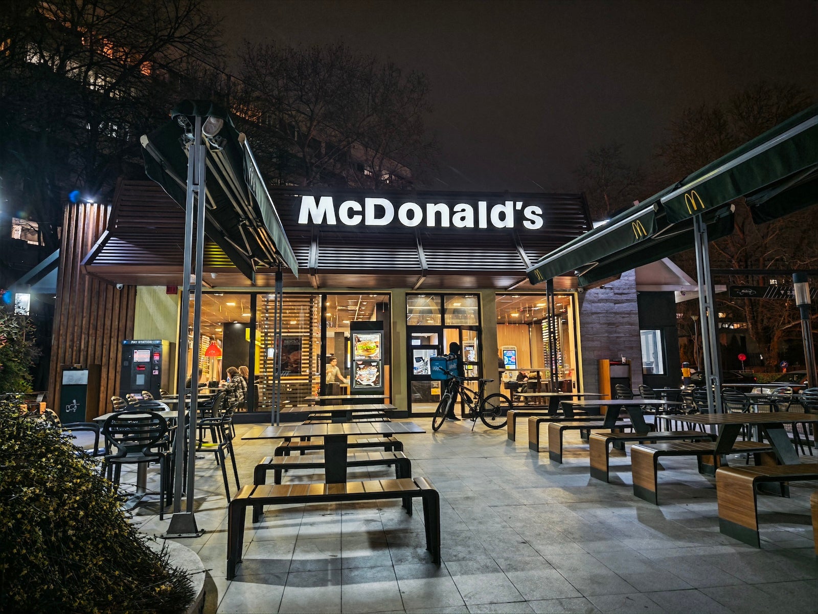 Honor Magic 8 Pro - Honor Magic 8 Pro vs Galaxy S25 Ultra: Sample Photos Comparison