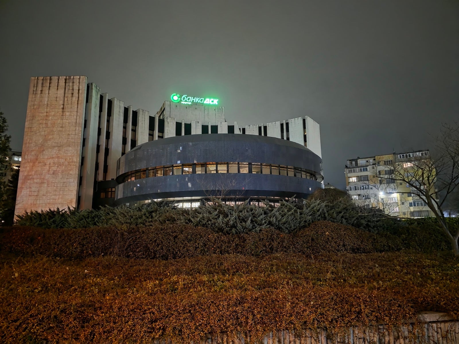 Galaxy S25 Ultra - Honor Magic 8 Pro vs Galaxy S25 Ultra: Sample Photos Comparison