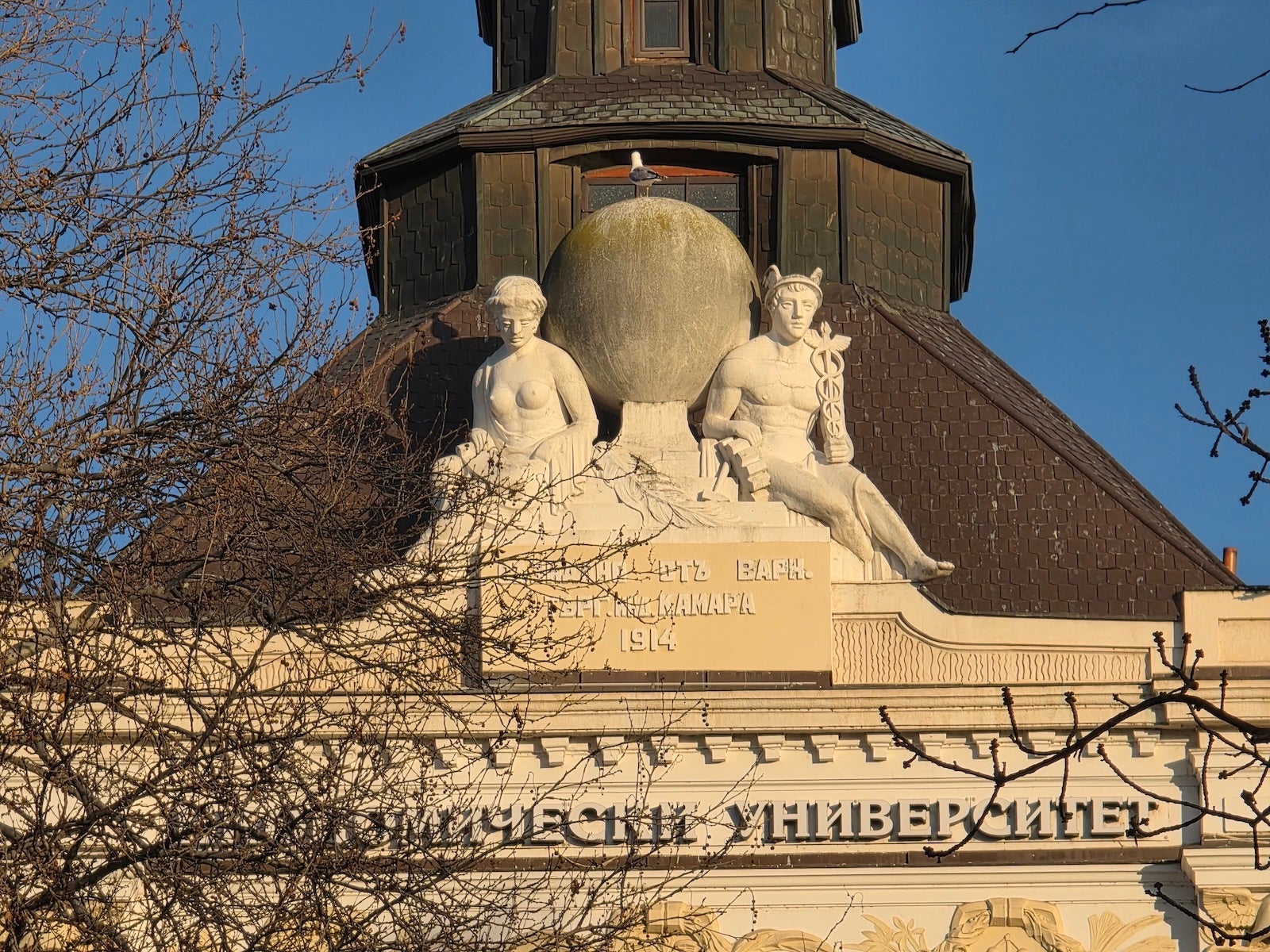 Galaxy S25 Ultra 10X - Honor Magic 8 Pro vs Galaxy S25 Ultra: Sample Photos Comparison