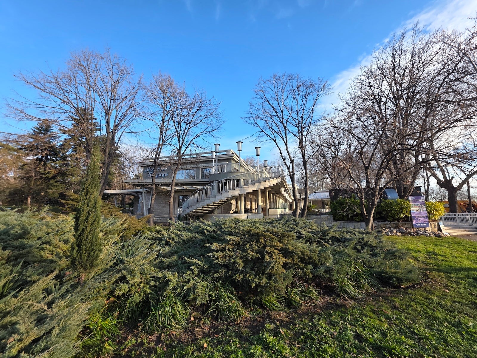 Galaxy S25 Ultra - Honor Magic 8 Pro vs Galaxy S25 Ultra: Sample Photos Comparison