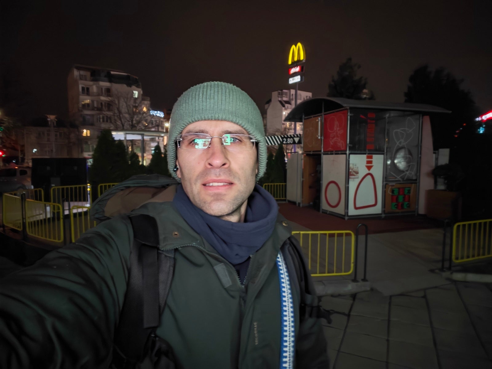 Honor Magic 8 Pro - Honor Magic 8 Pro vs iPhone 17 Pro: Sample Photos Comparison