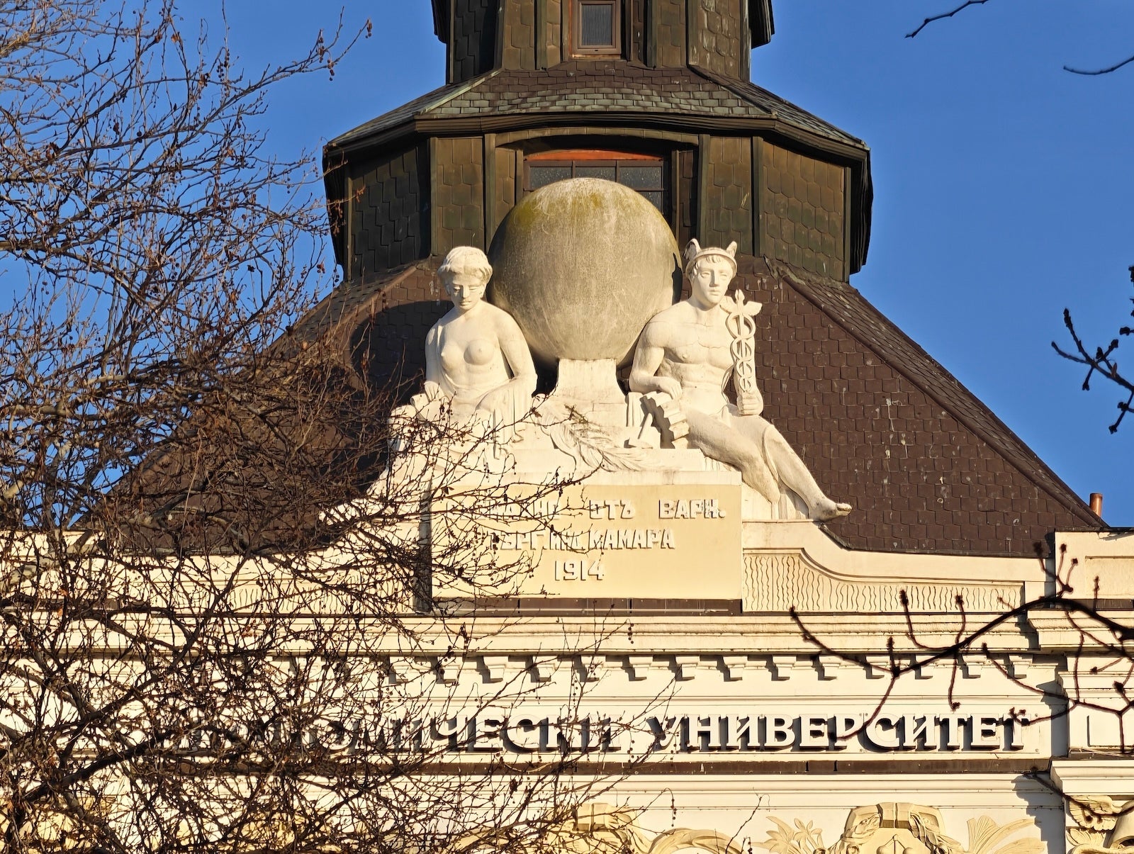 Honor Magic 8 Pro 10X - Honor Magic 8 Pro vs iPhone 17 Pro: Sample Photos Comparison