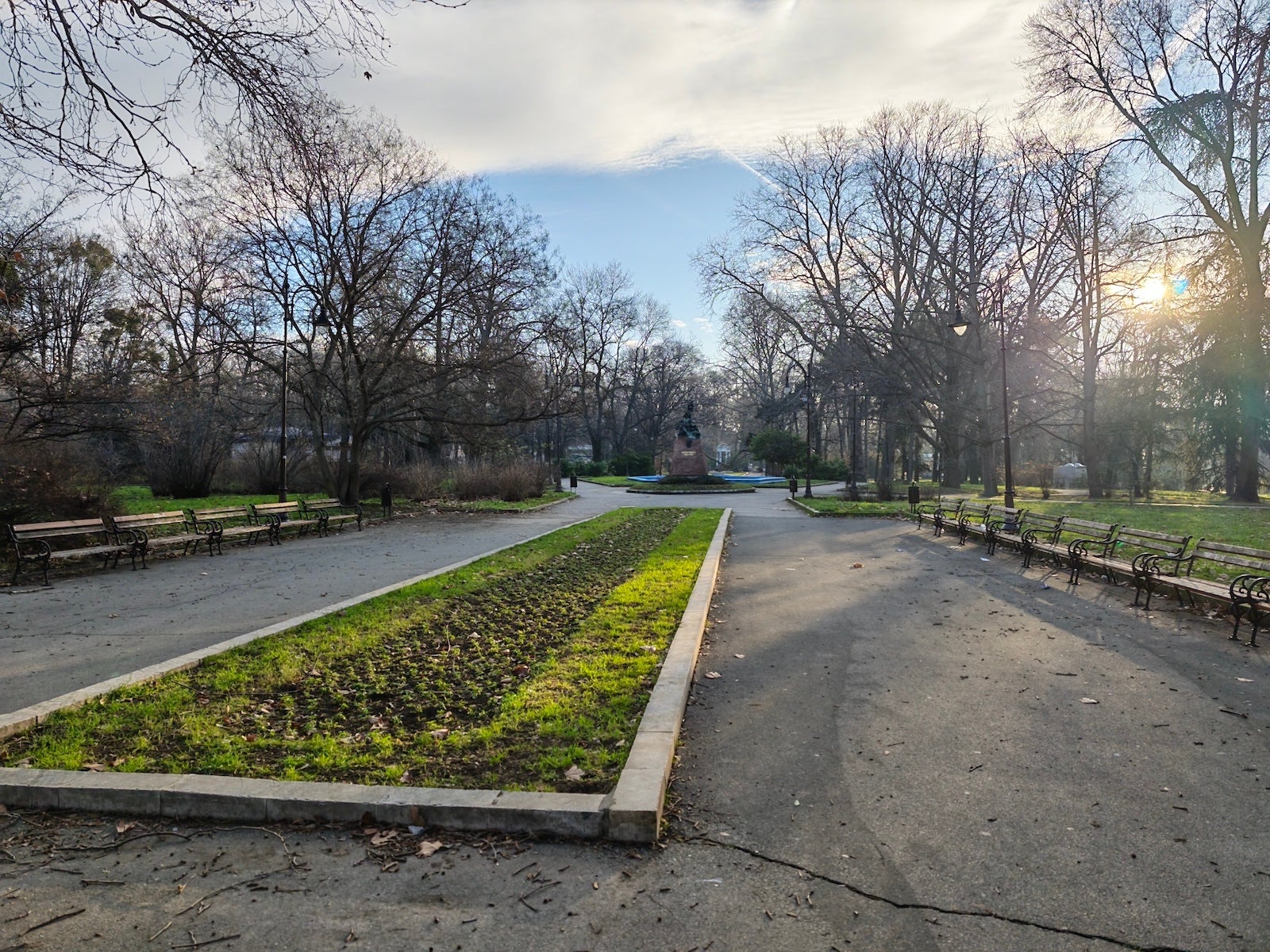 Honor Magic 8 Pro - Honor Magic 8 Pro vs iPhone 17 Pro: Sample Photos Comparison