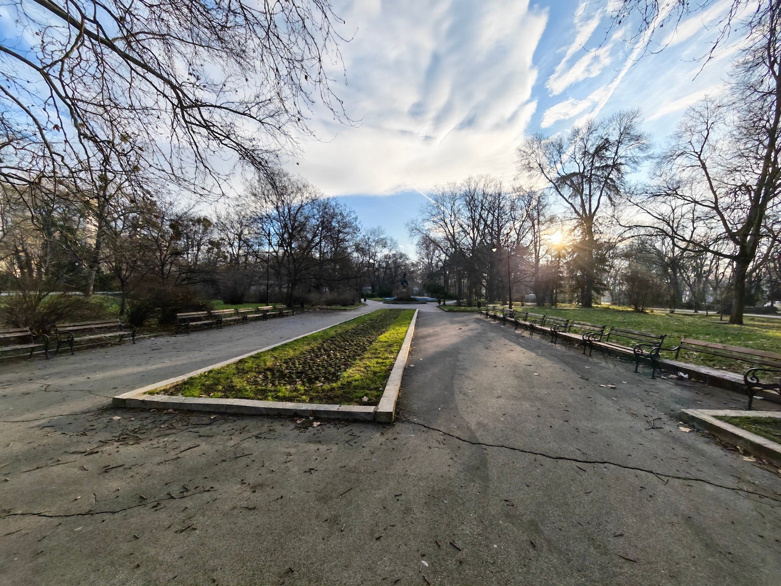 Honor Magic 8 Pro - Honor Magic 8 Pro vs iPhone 17 Pro: Sample Photos Comparison