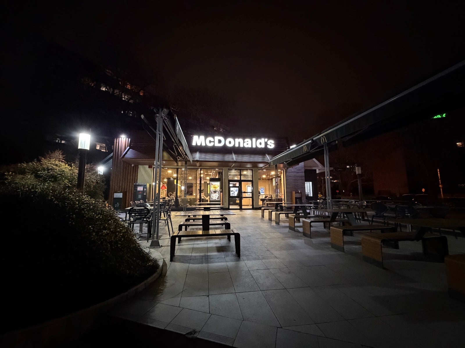 iPhone 17 Pro - Honor Magic 8 Pro vs iPhone 17 Pro: Sample Photos Comparison