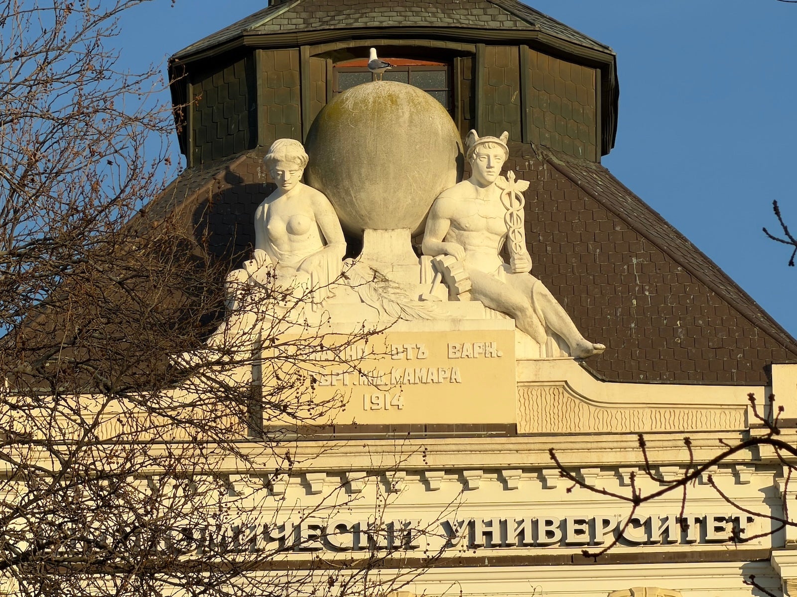 iPhone 17 Pro 10X - Honor Magic 8 Pro vs iPhone 17 Pro: Sample Photos Comparison