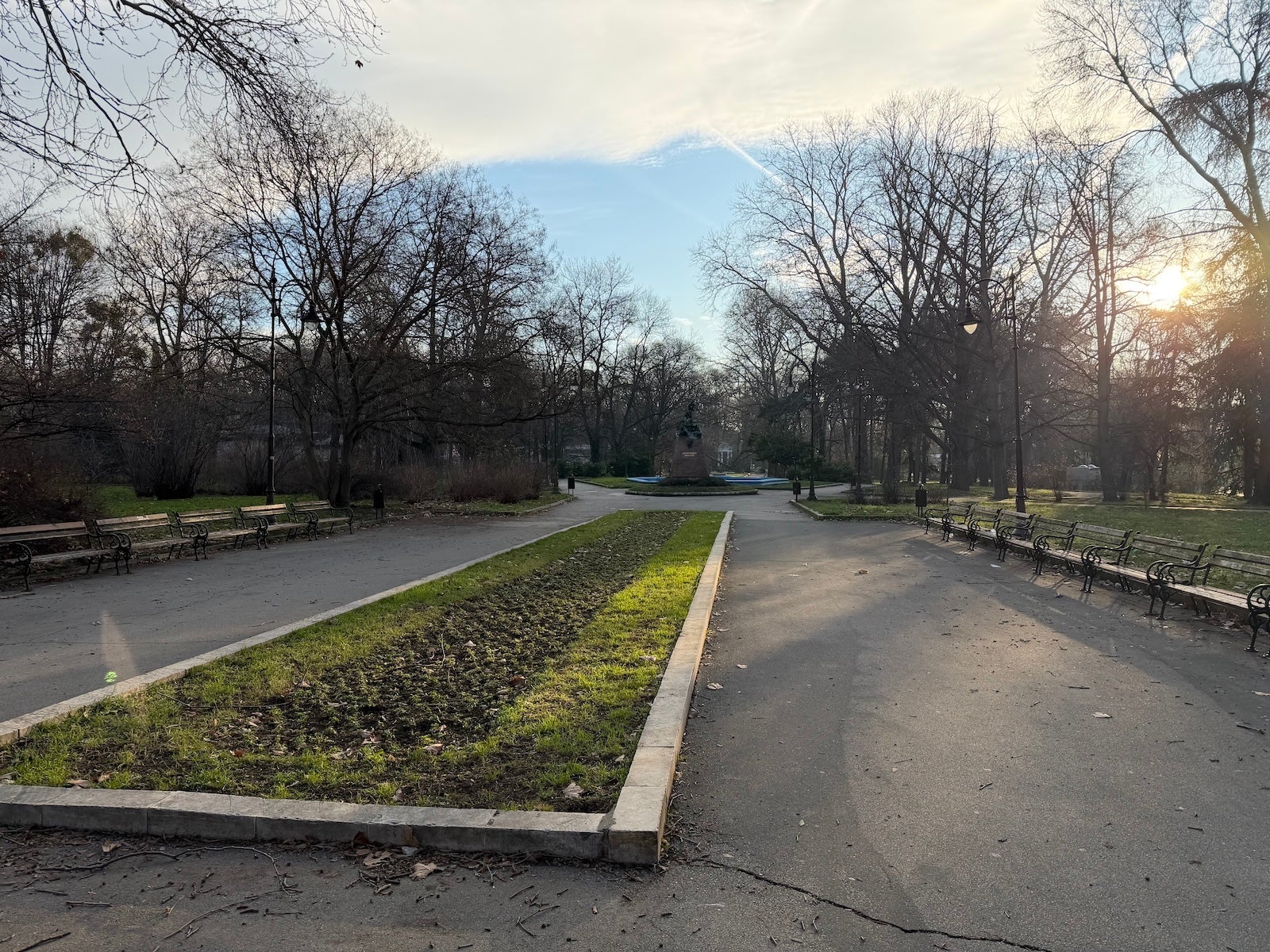 iPhone 17 Pro - Honor Magic 8 Pro vs iPhone 17 Pro: Sample Photos Comparison