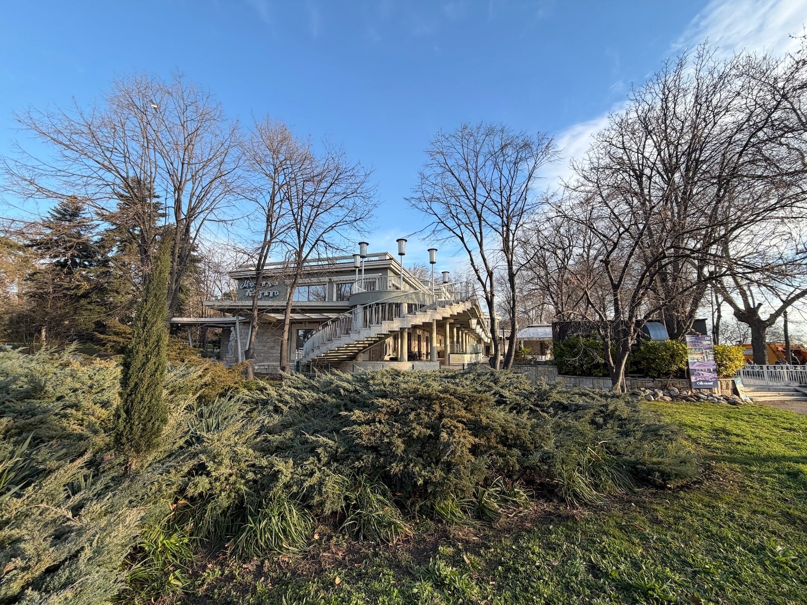 iPhone 17 Pro - Honor Magic 8 Pro vs iPhone 17 Pro: Sample Photos Comparison