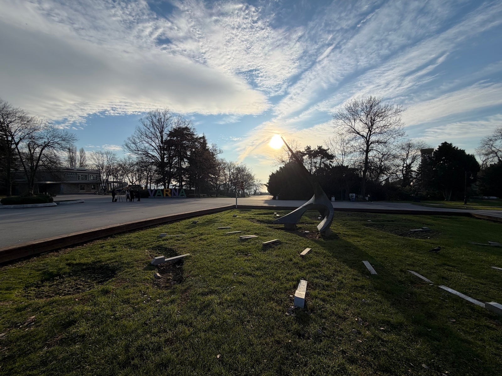 iPhone 17 Pro - Honor Magic 8 Pro vs iPhone 17 Pro: Sample Photos Comparison