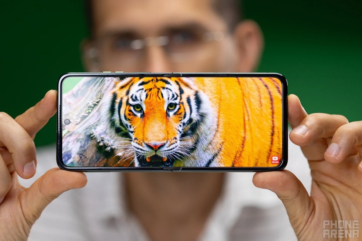 Motorola Razr Plus (2024) primary screen