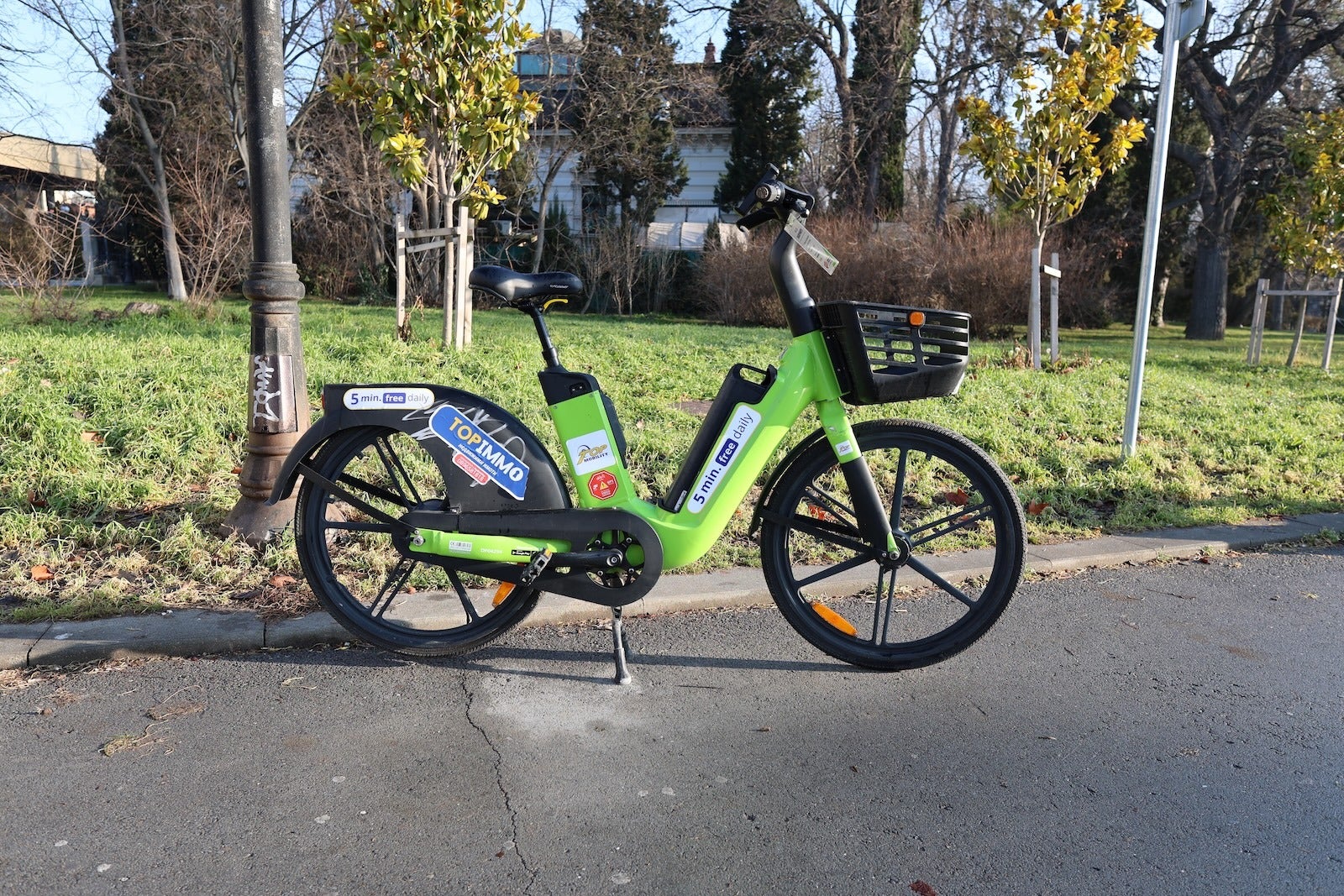 Canon R6 II - I tested the Pixel 10 Pro XL camera against a full-frame Canon