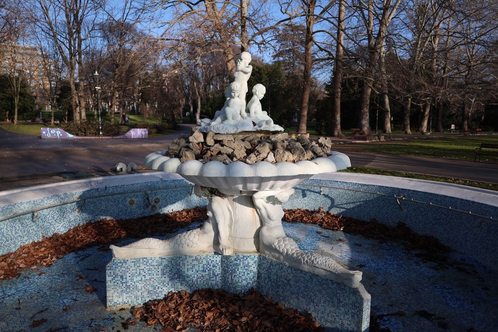 Canon R6 II - I tested the Pixel 10 Pro XL camera against a full-frame Canon