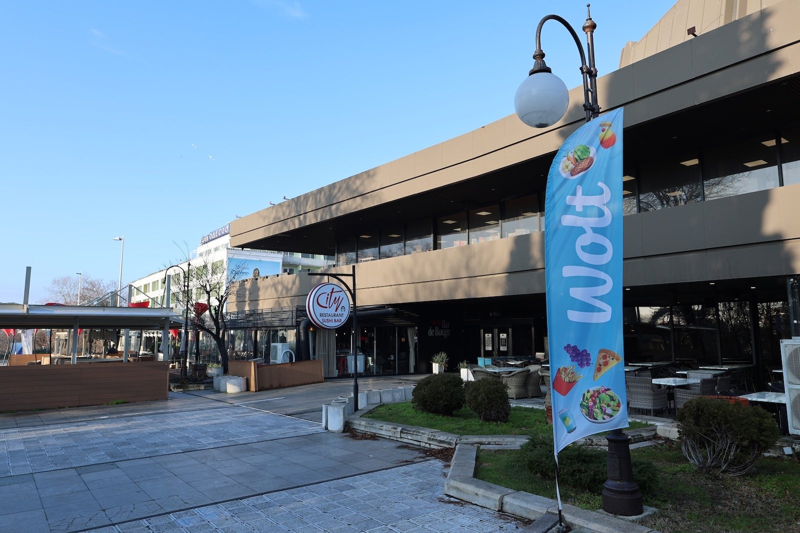 Canon R6 II - I tested the Pixel 10 Pro XL camera against a full-frame Canon