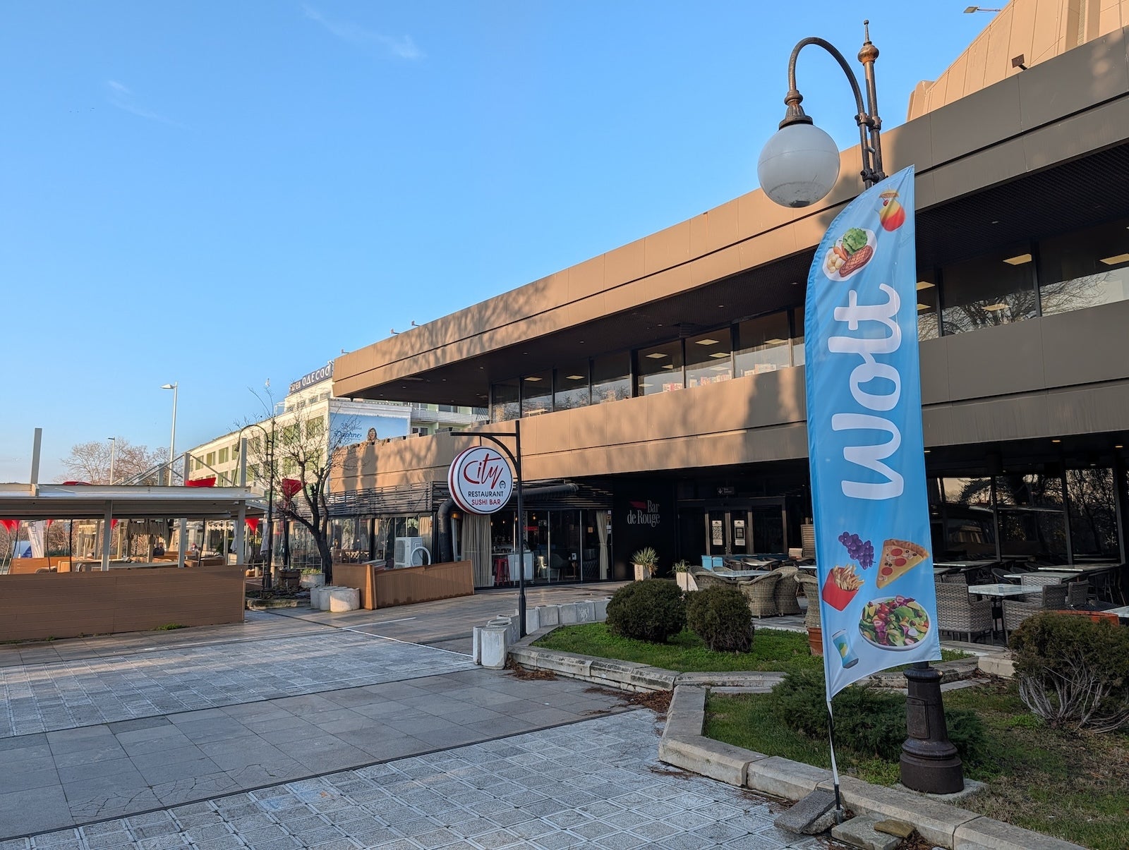 Pixel 10 Pro XL - I tested the Pixel 10 Pro XL camera against a full-frame Canon