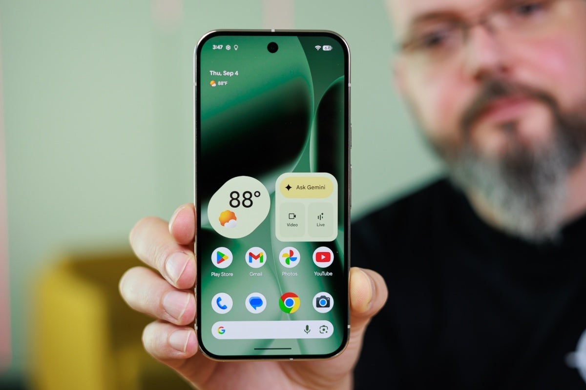 Google Pixel 10 Pro screen