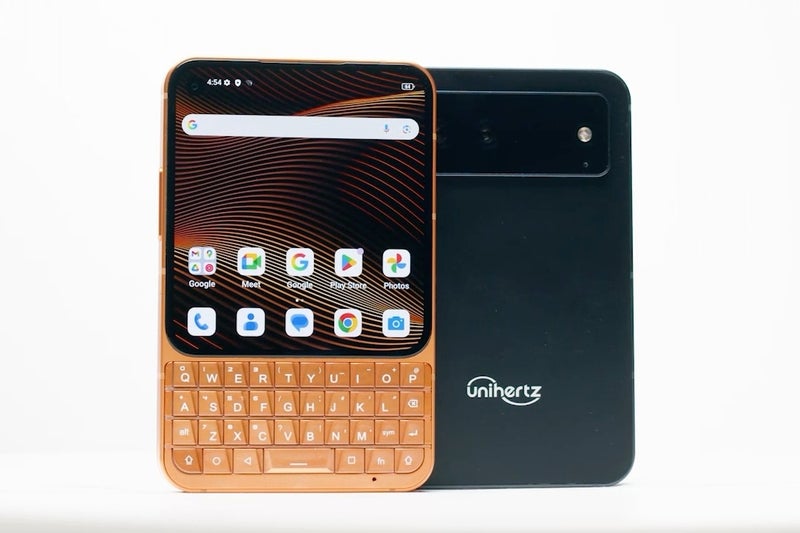 Unihertz Titan 2 Elite front and back