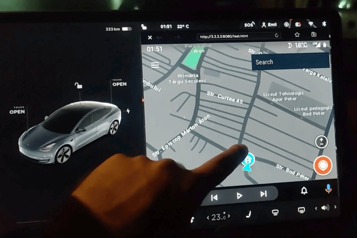 Tesla infotainment with Android Auto