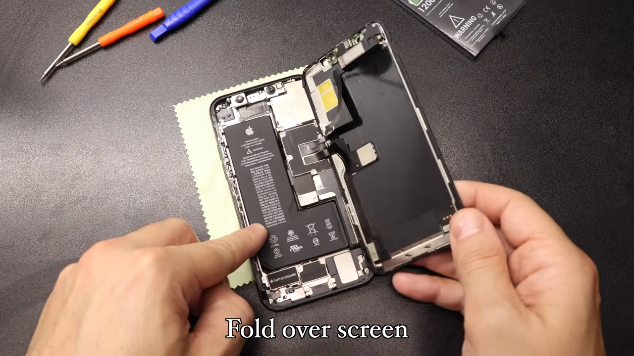 You need still hands. | Image by The Fix, a YouTube channel - Have you ever seen an iPhone with a 12,000 mAh battery? You're not dreaming, here it is!