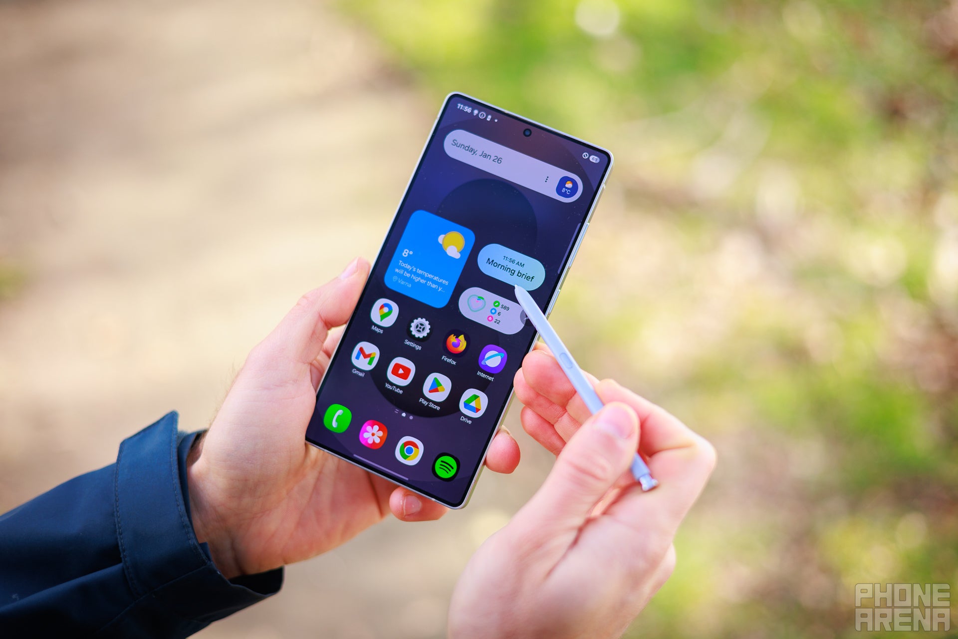 गैलेक्सी एस25 अल्ट्रा ढेर सारी सुविधाएं प्रदान करता है, लेकिन यह सिर्फ फोन के बारे में नहीं है | PhoneArena द्वारा छवि - क्या Google अगले प्रमुख स्मार्टफोन विकास में जीतने की तैयारी कर रहा है?