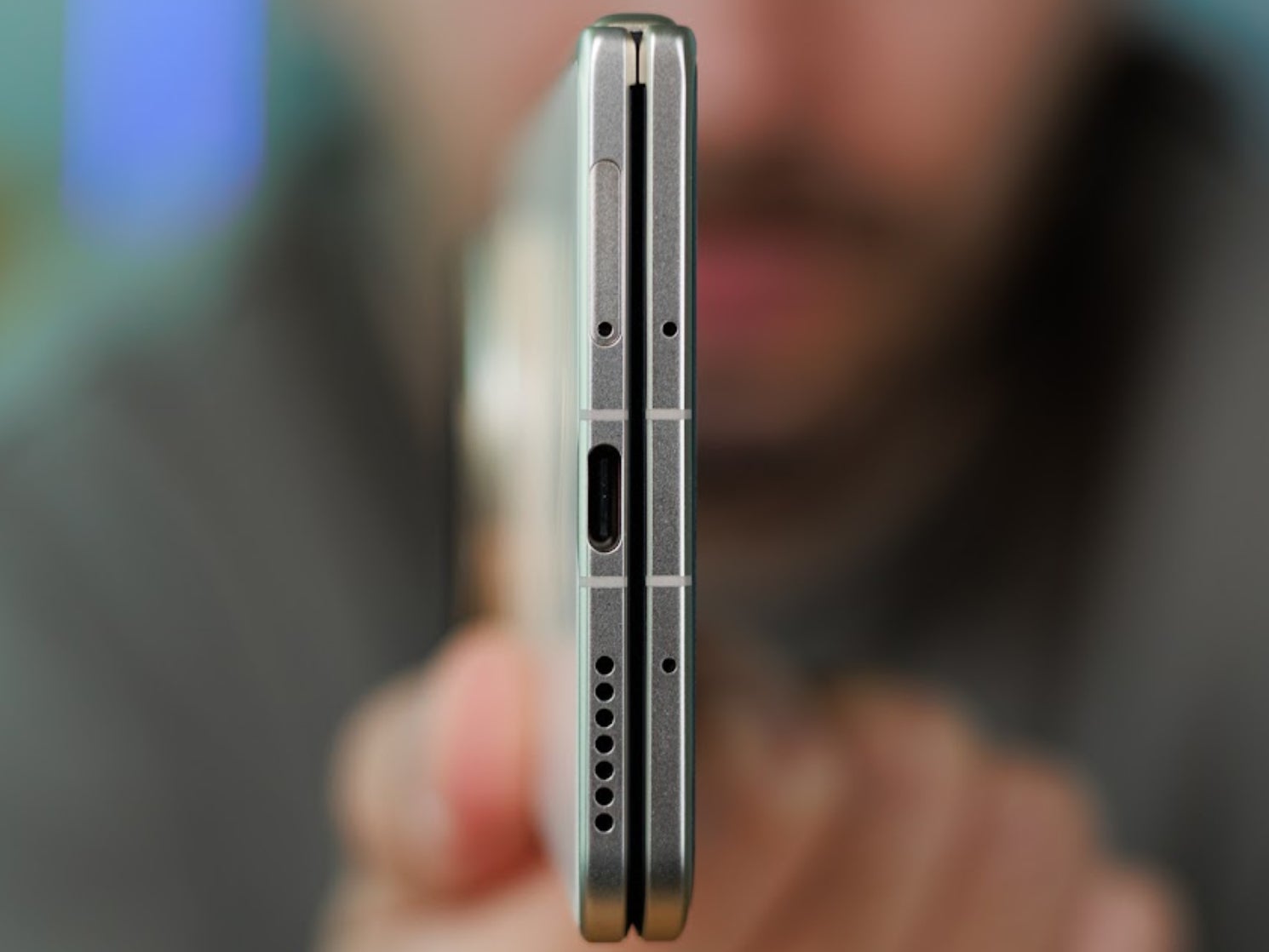 Honor Magic V5 thickness when folded