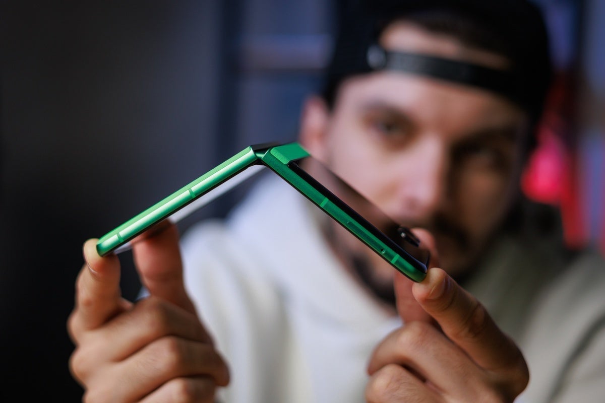 मोटोरोला रेज़र (2025) काज