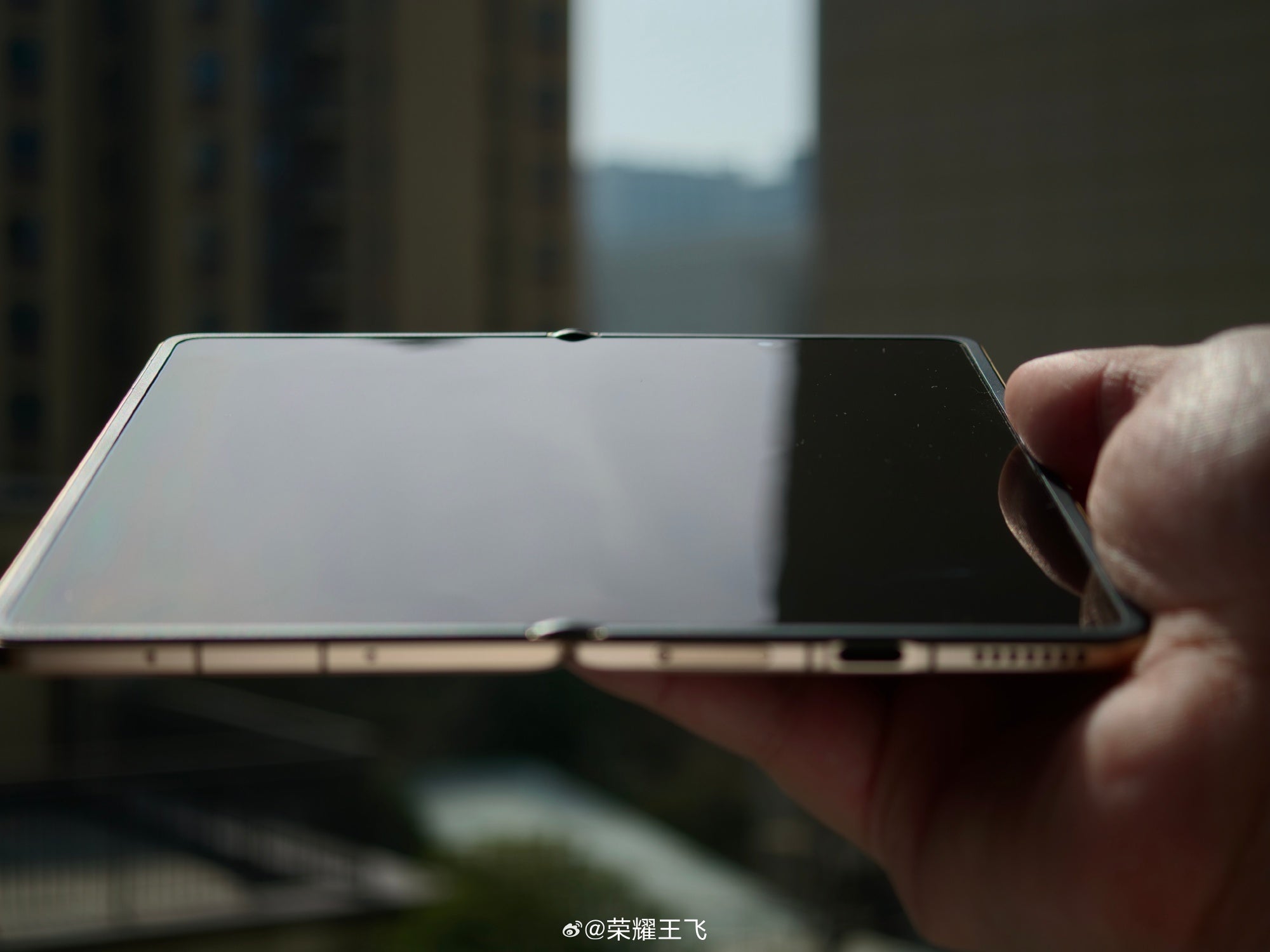 The crease-free Honor Magic V6 internal dispaly. | Image by Fei Wang on Weibo - Honor Magic V6 beats Samsung to one of the most requested foldable features