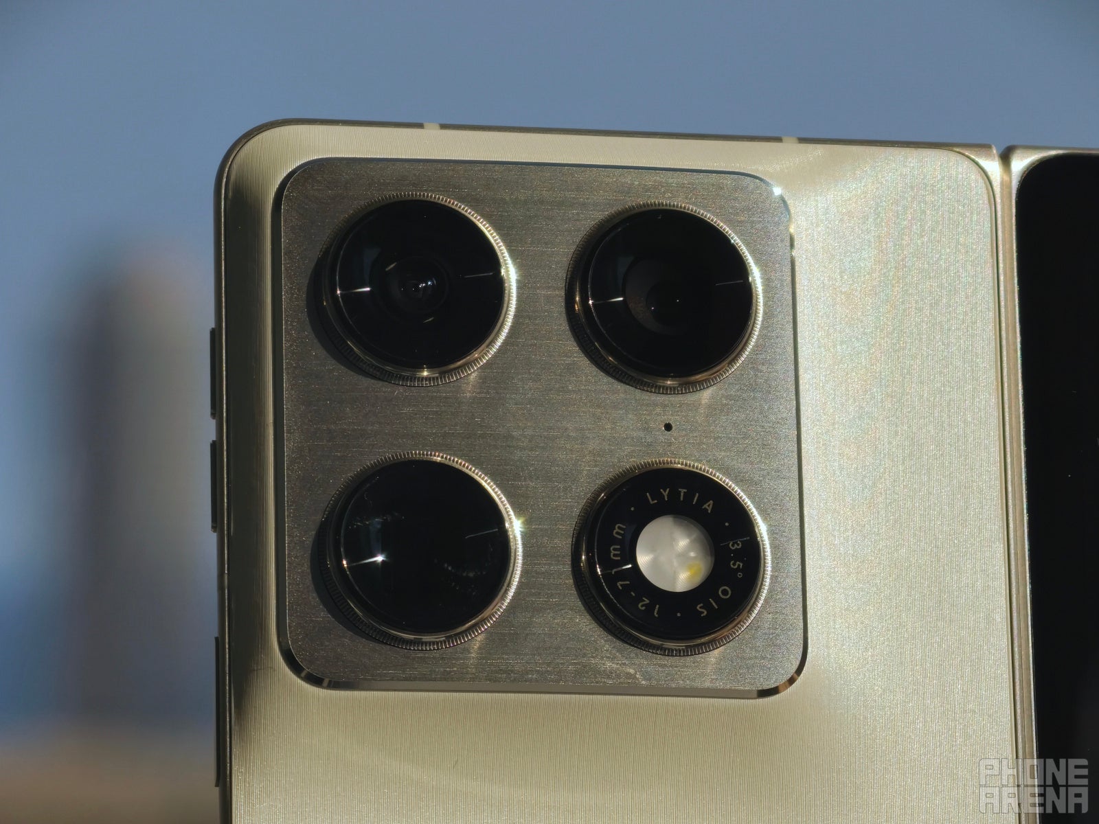 ट्रिपल 50 एमपी खतरा | फ़ोनएरेना द्वारा छवि - मोटोरोला रेज़र फ़ोल्ड व्यावहारिक: फ़ोल्ड में आपका स्वागत है