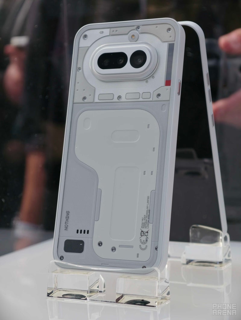 नथिंग फ़ोन (4ए) भी काला और नीला हो जाता है (गैलरी)