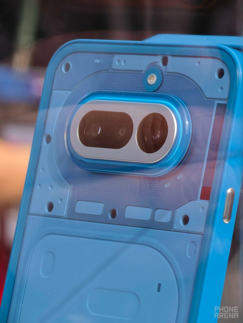 नथिंग फ़ोन (4ए) भी काला और नीला हो जाता है (गैलरी)