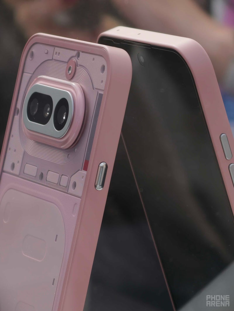 नथिंग फ़ोन (4ए) भी काला और नीला हो जाता है (गैलरी)