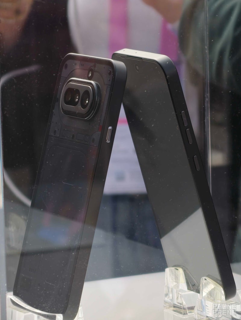 नथिंग फ़ोन (4ए) भी काला और नीला हो जाता है (गैलरी)