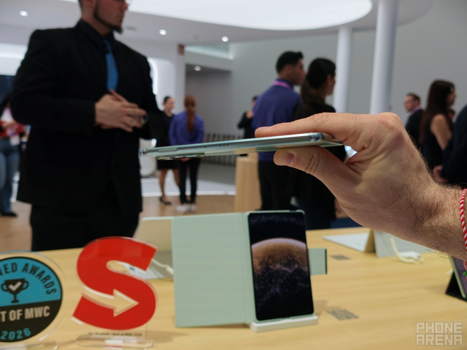 स्लिम प्रोफाइल | PhoneArena द्वारा छवि - Huawei MatePad Mini व्यावहारिक: यह हो सकता है