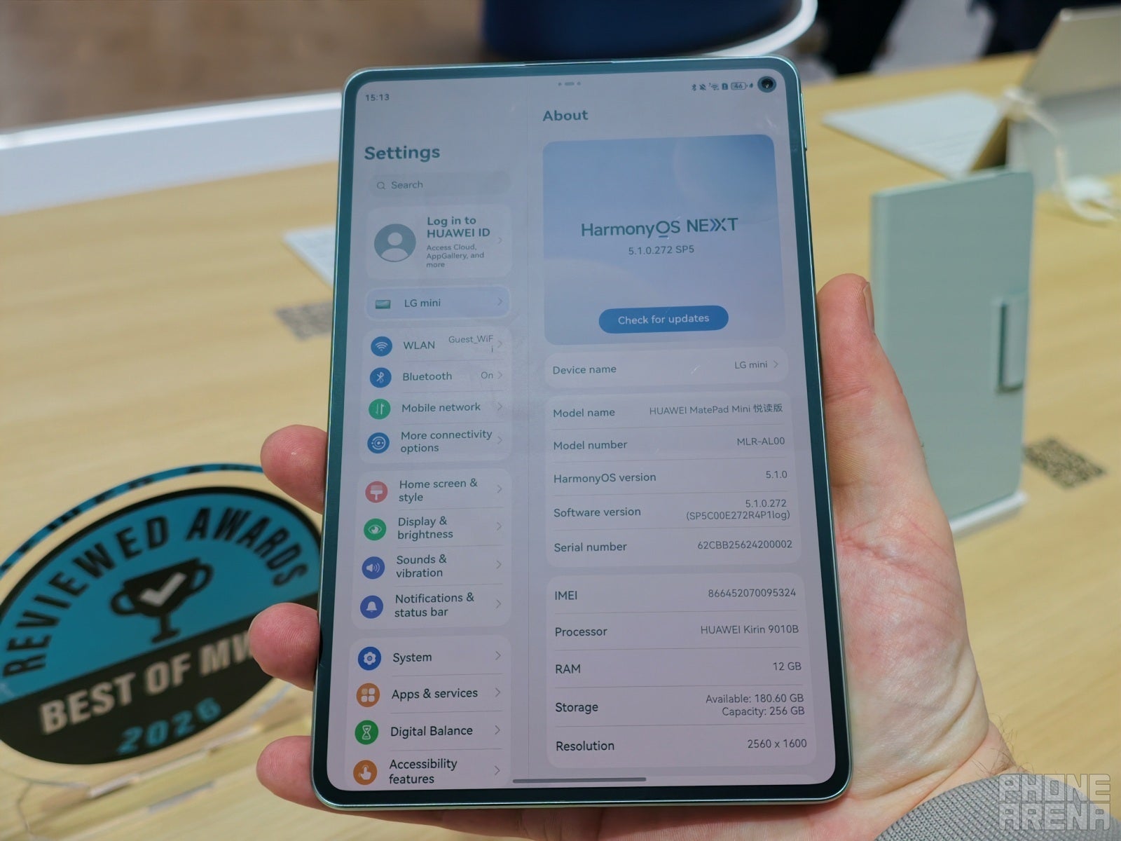 मैट स्क्रीन द्वारा फैल रही रोशनी की चमक पर ध्यान दें | PhoneArena द्वारा छवि - Huawei MatePad Mini व्यावहारिक: यह हो सकता है