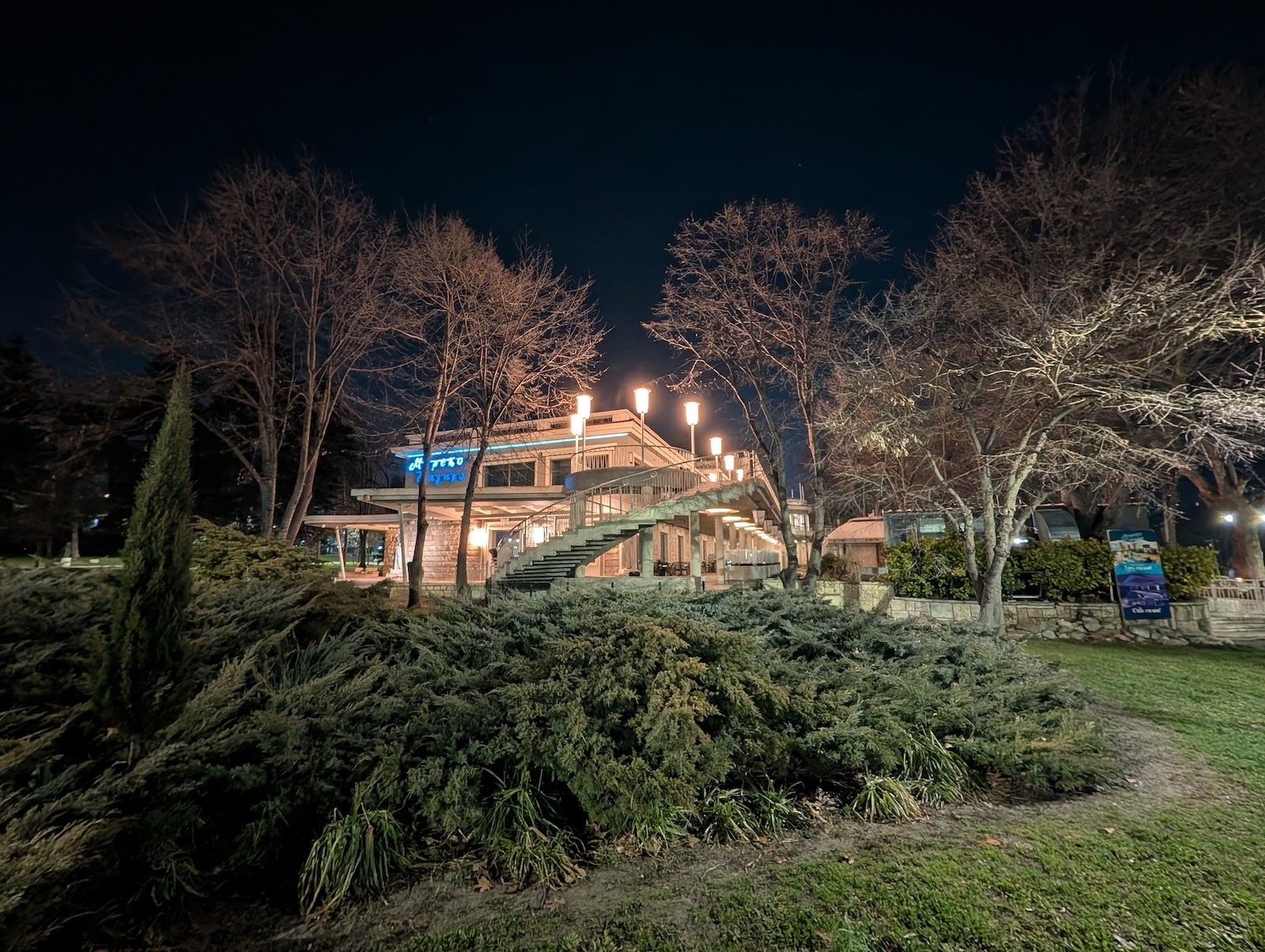 Pixel - Samsung Galaxy S26 Ultra vs Pixel 10 Pro XL: Sample Photos Comparison