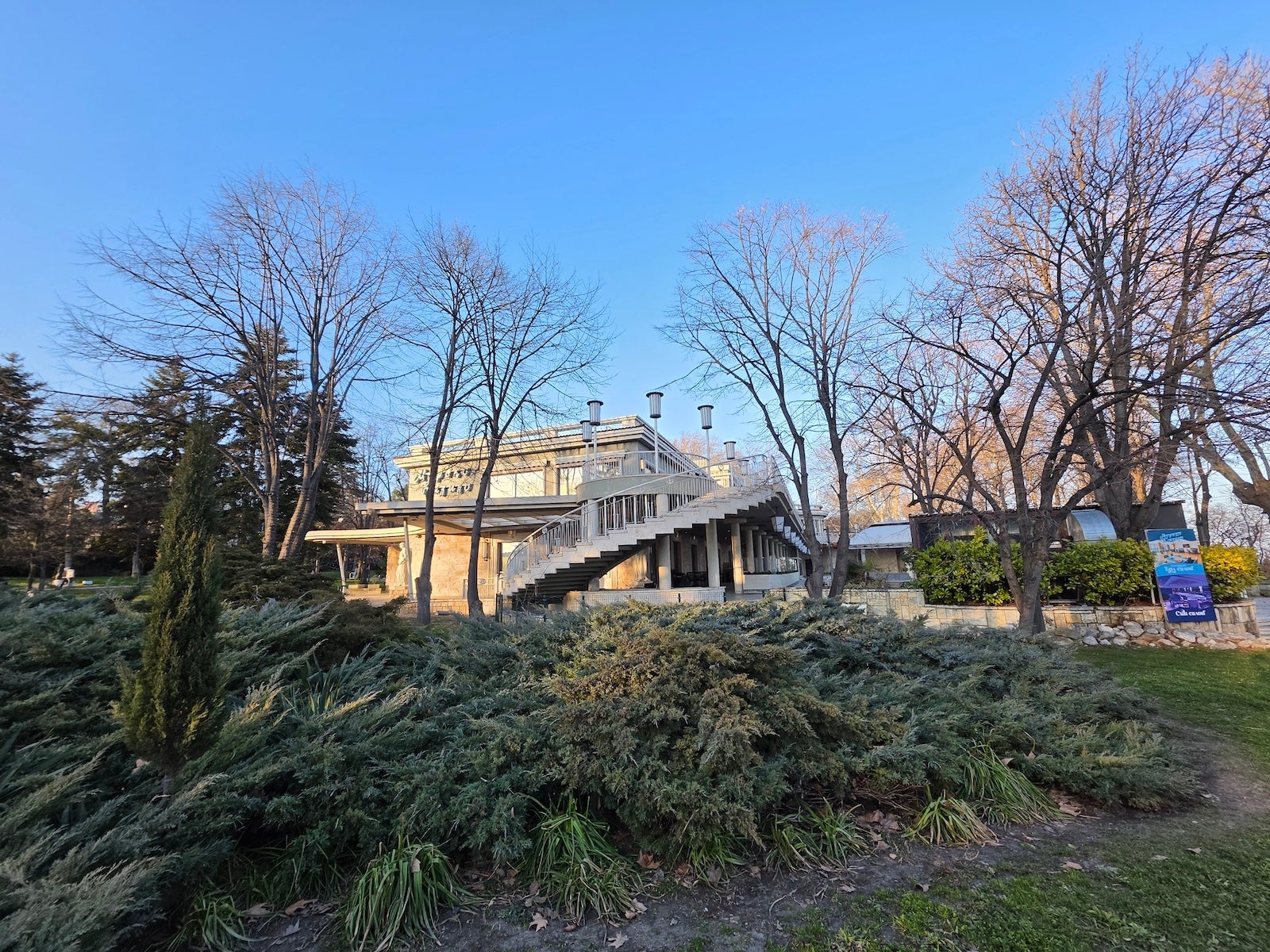 Galaxy - Samsung Galaxy S26 Ultra vs iPhone 17 Pro Max: Sample Photos Comparison