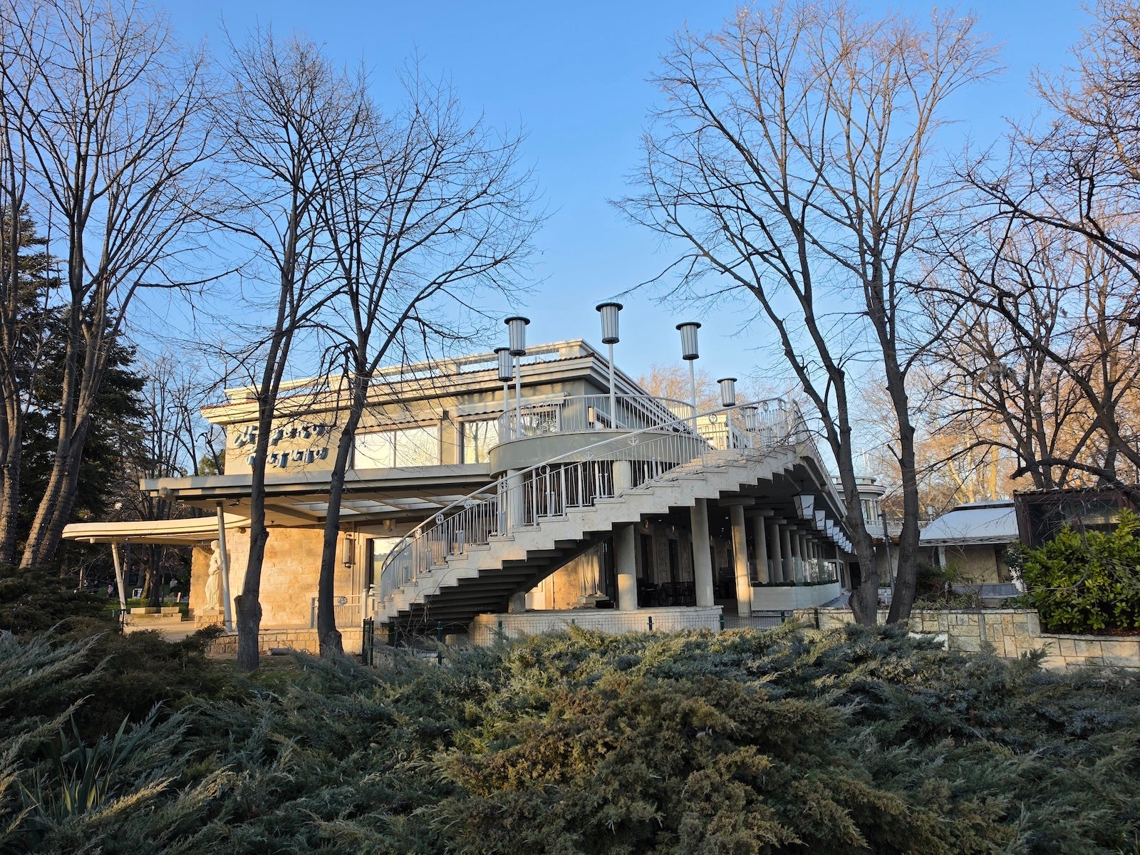 Galaxy - Samsung Galaxy S26 Ultra vs iPhone 17 Pro Max: Sample Photos Comparison