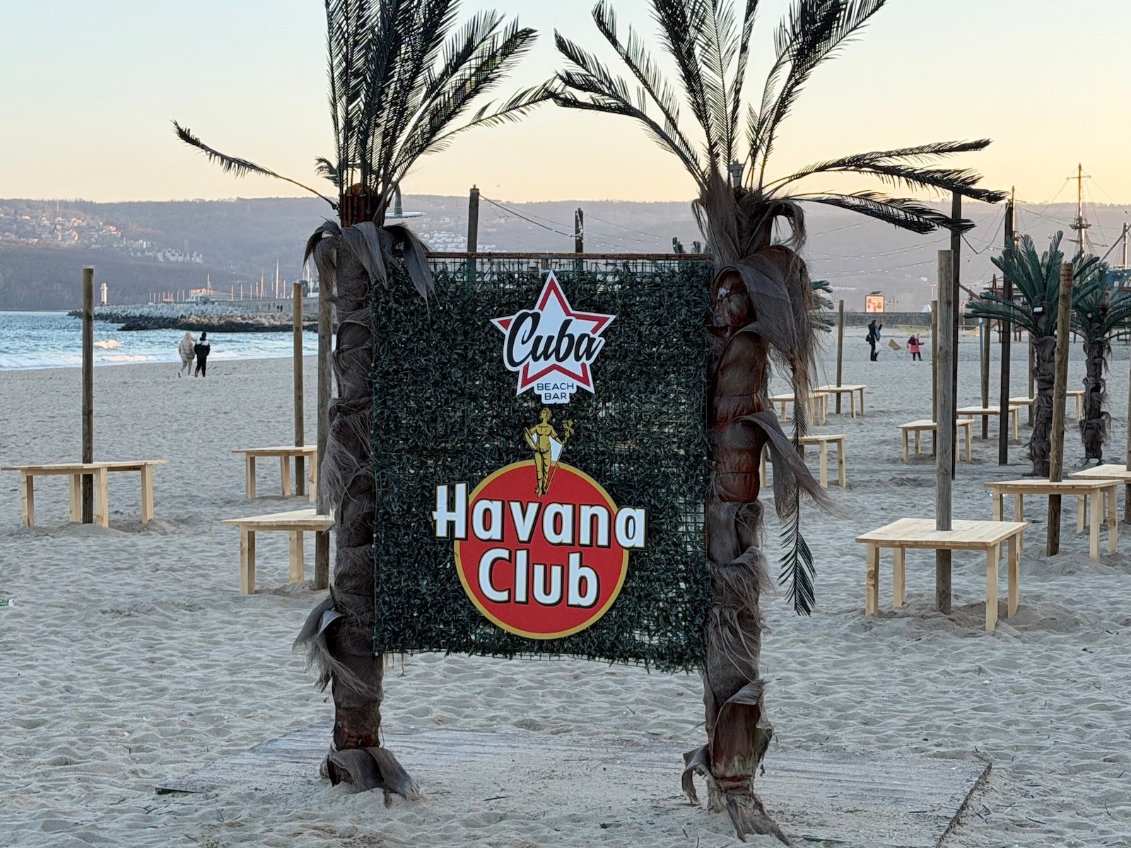 iPhone 3X - Samsung Galaxy S26 Ultra vs iPhone 17 Pro Max: Sample Photos Comparison