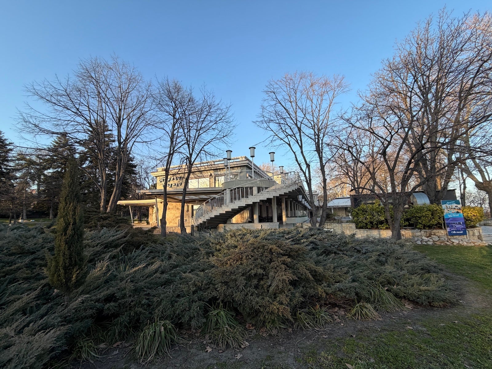 iPhone - Samsung Galaxy S26 Ultra vs iPhone 17 Pro Max: Sample Photos Comparison