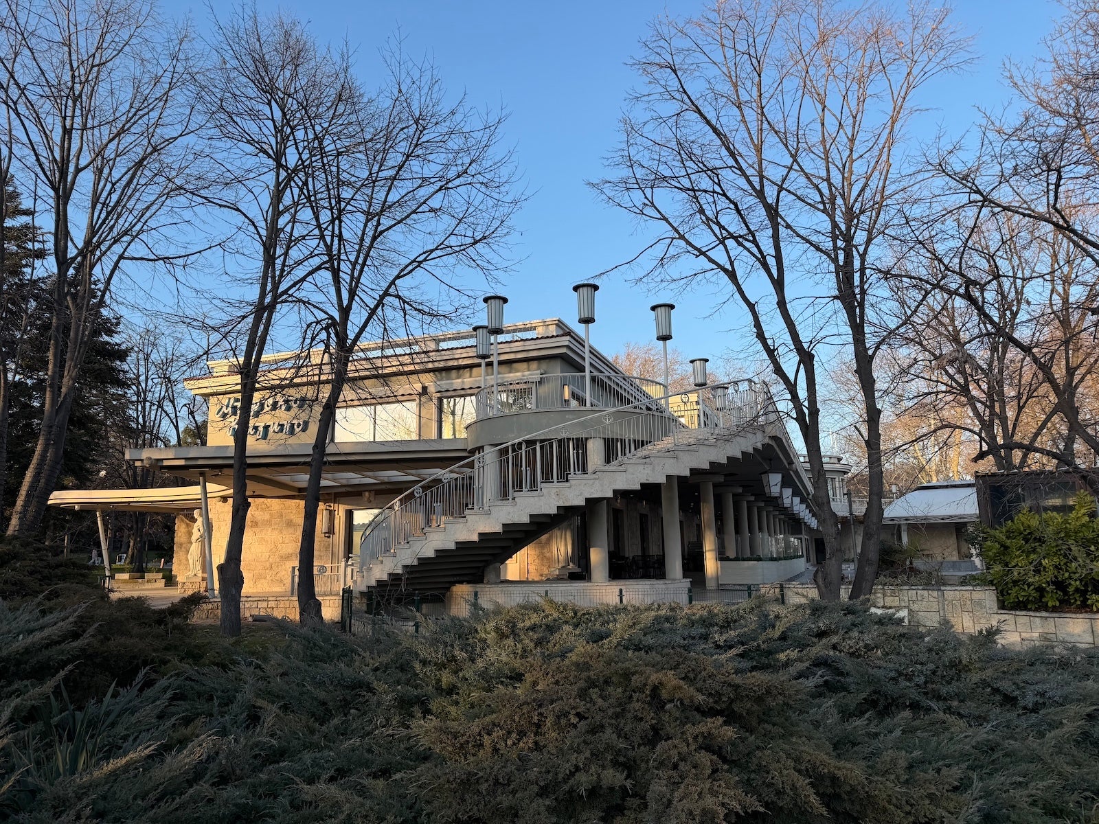 iPhone - Samsung Galaxy S26 Ultra vs iPhone 17 Pro Max: Sample Photos Comparison