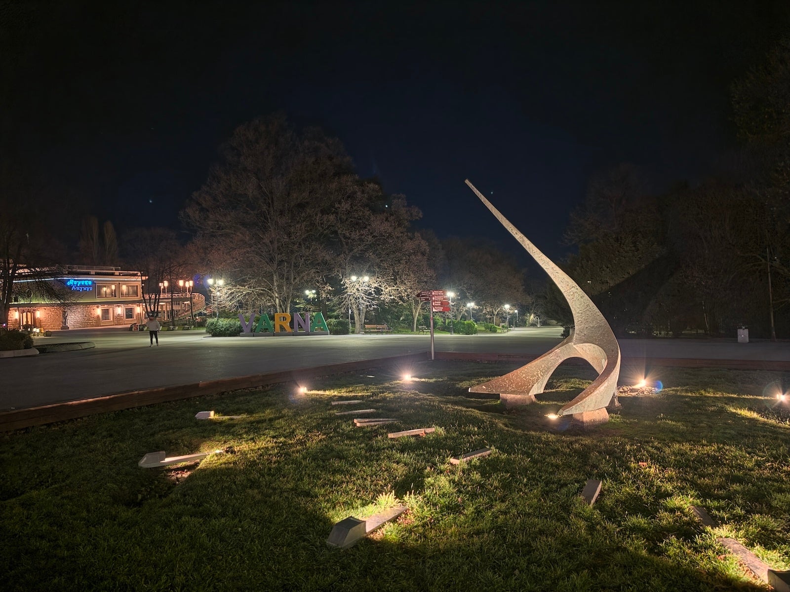 Galaxy - Samsung Galaxy S26 Ultra vs OnePlus 15: Sample Photos Comparison