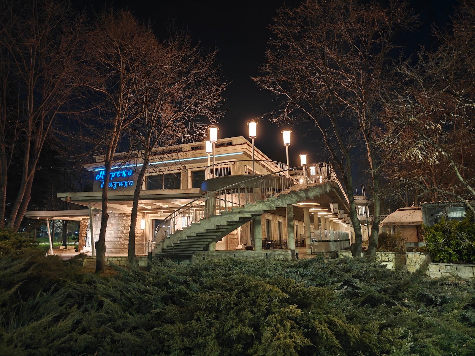 OnePlus - Samsung Galaxy S26 Ultra vs OnePlus 15: Sample Photos Comparison