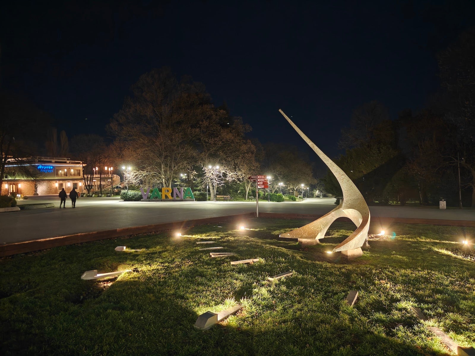 OnePlus - Samsung Galaxy S26 Ultra vs OnePlus 15: Sample Photos Comparison