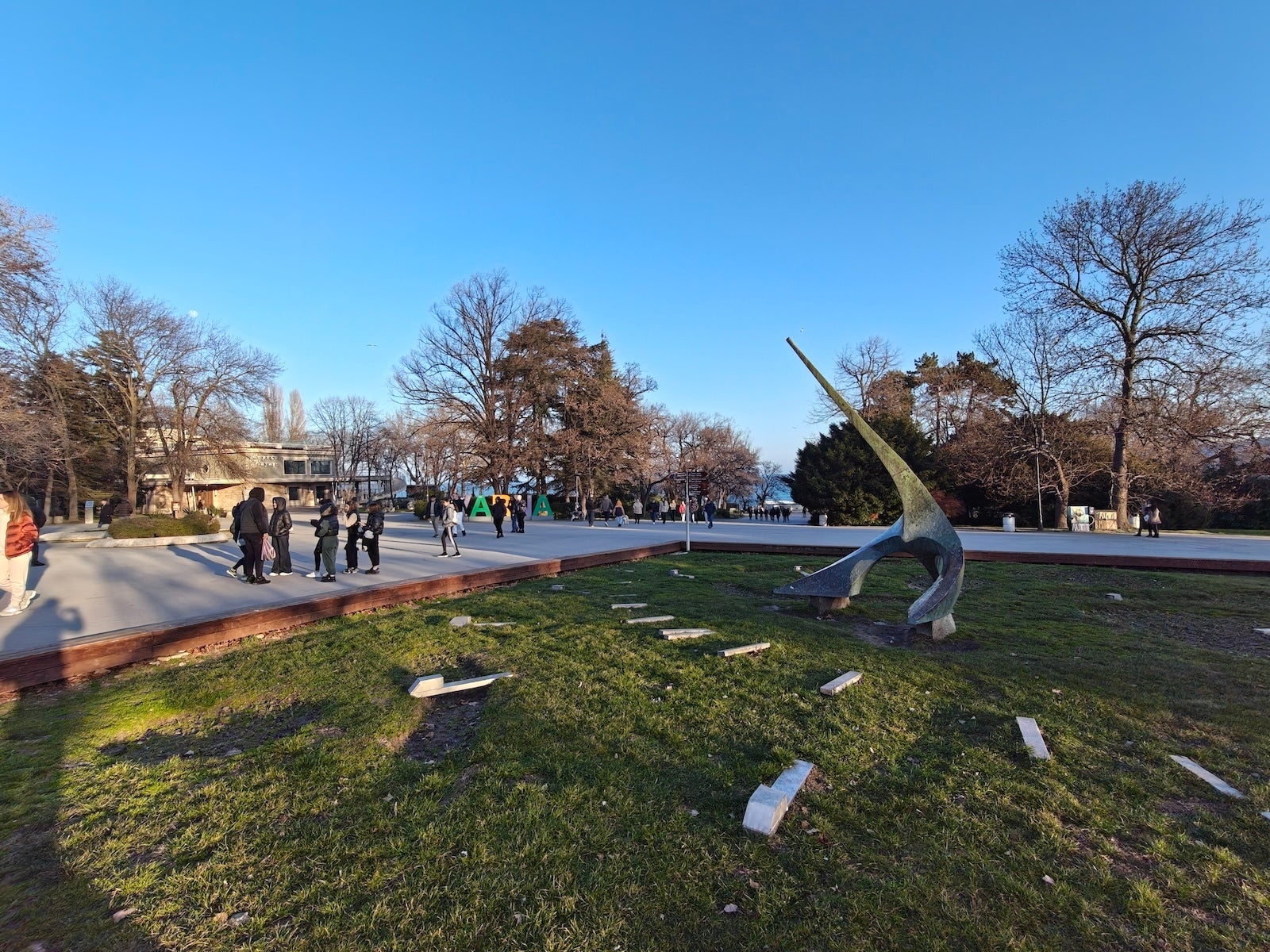 OnePlus - Samsung Galaxy S26 Ultra vs OnePlus 15: Sample Photos Comparison