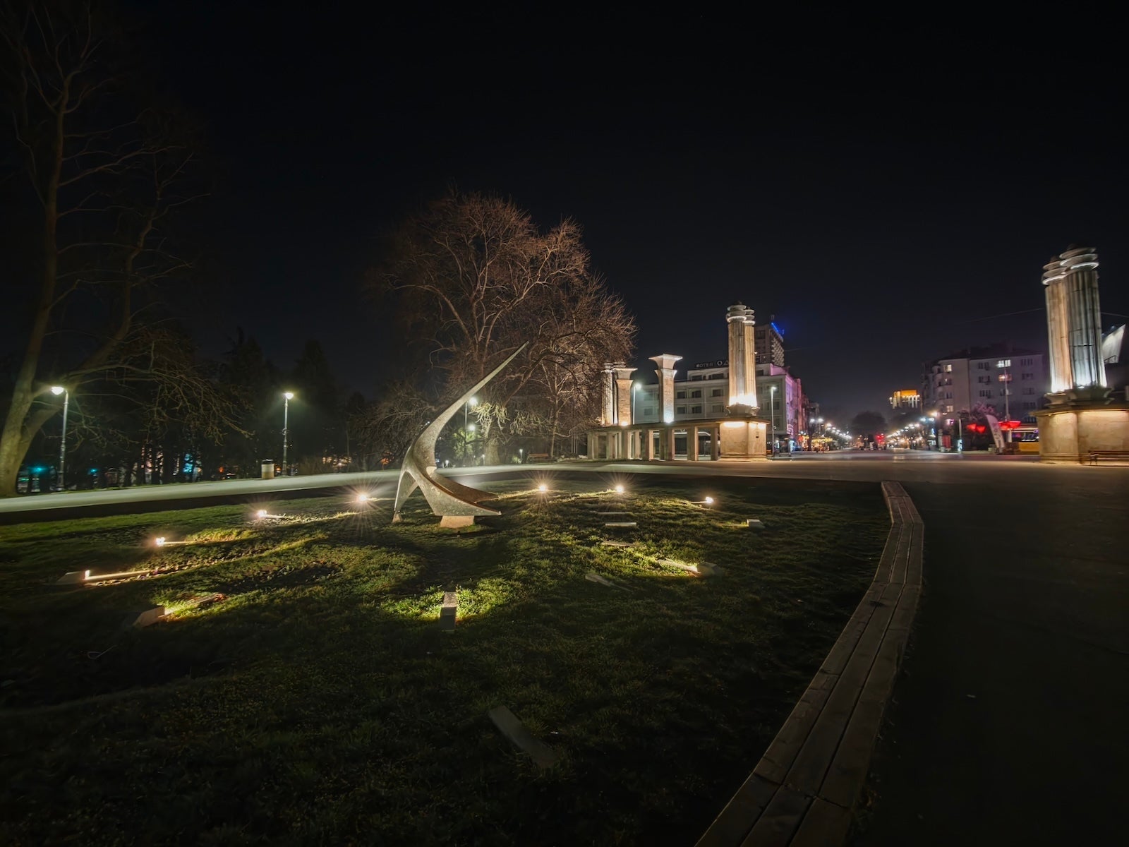 Xiaomi - Samsung Galaxy S26 Ultra vs Xiaomi 17 Ultra: Sample Photos Comparison