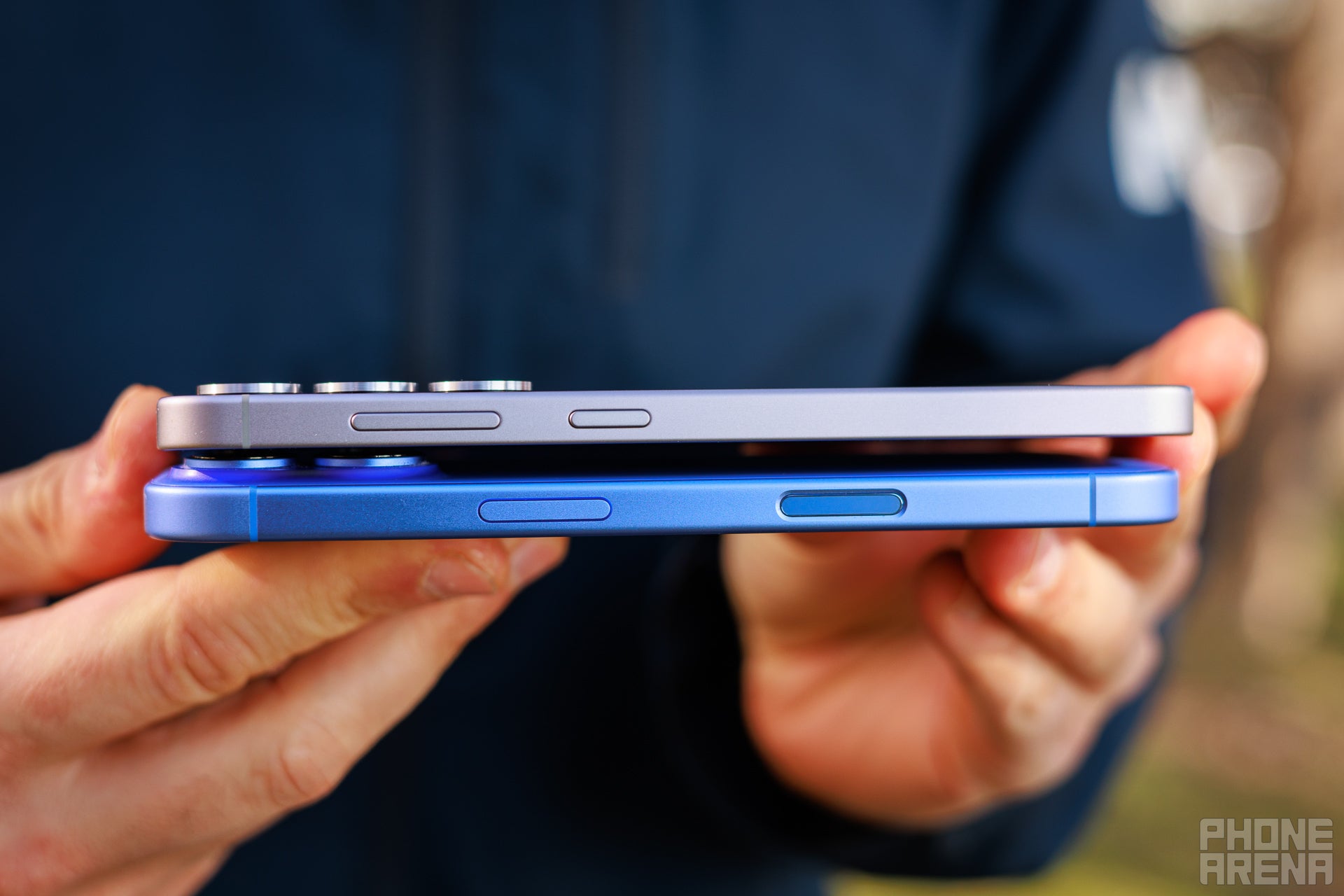 Physical buttons of the Galaxy S25 and the iPhone 16.