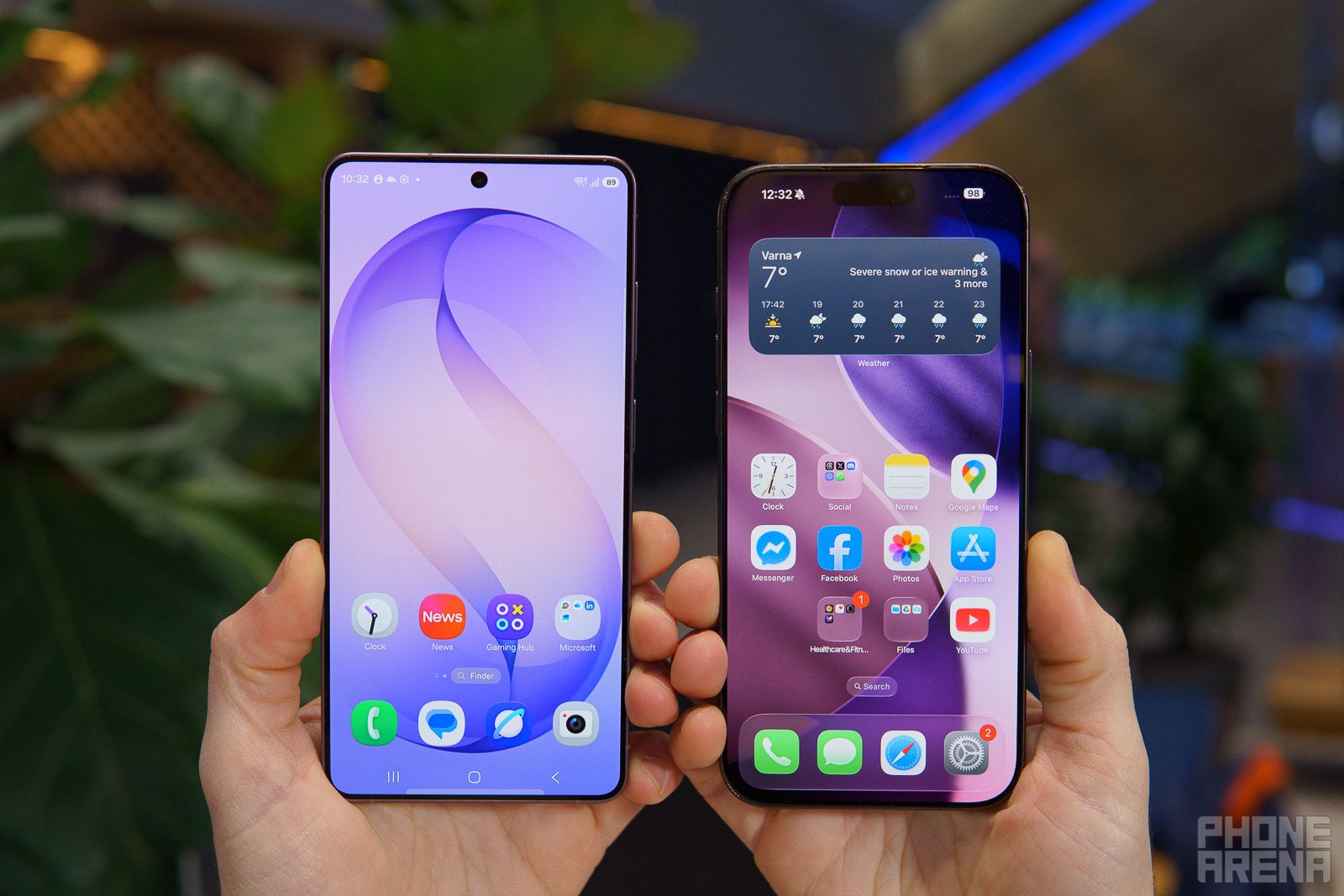 Samsung Galaxy S26 Ultra and iPhone 17 Pro Max next to each other.