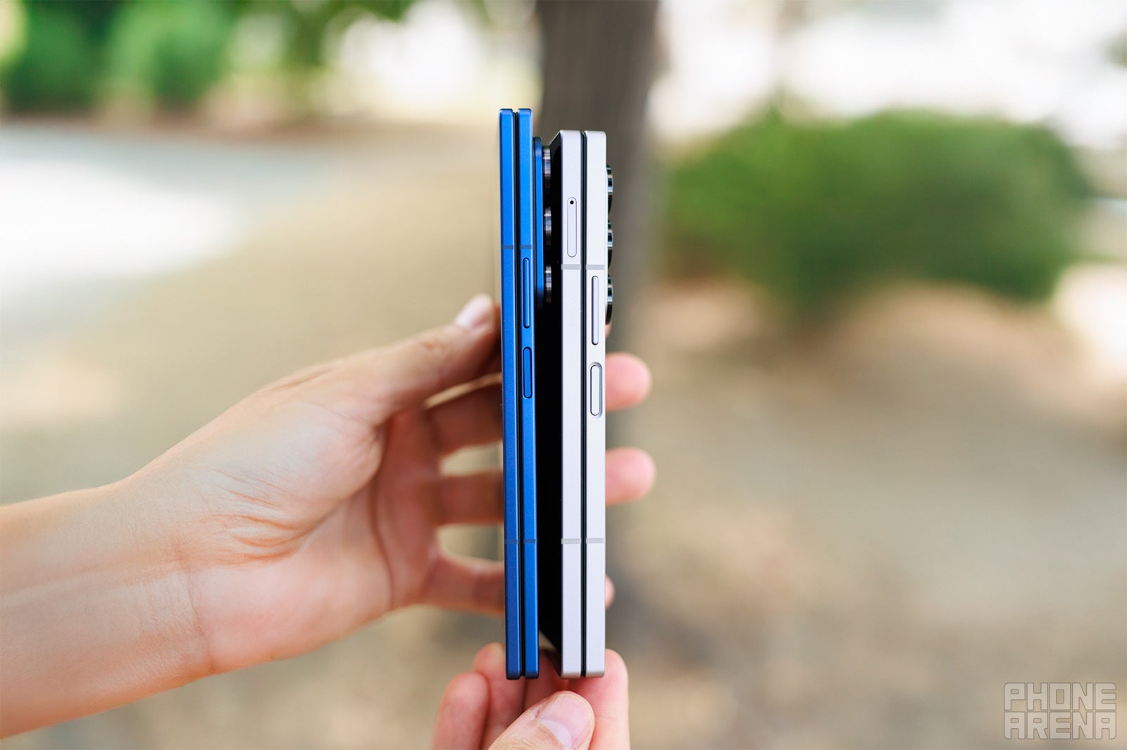 समान बैटरी होने के बावजूद, गैलेक्सी Z फोल्ड 7, Z फोल्ड 6 की तुलना में बहुत पतला था। | PhoneArena द्वारा छवि - गैलेक्सी Z फोल्ड 8 को सबसे बड़ा और सबसे निराशाजनक बैटरी अपग्रेड मिल सकता है जिसकी आप कल्पना कर सकते हैं